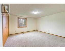 38 COPPERFIELD COURT - 22