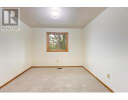38 COPPERFIELD COURT - 25