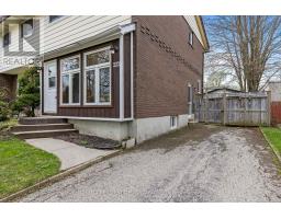 222 ELGIN CRESCENT - 2