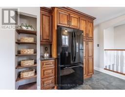 22 SCOTCHMERE CRESCENT - 17