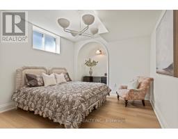 86 KEMP CRESCENT - 33