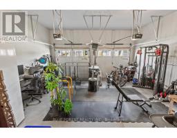86 KEMP CRESCENT - 35