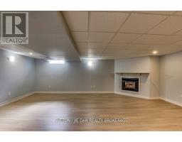 811 SOUTH WENIGE DRIVE - 17