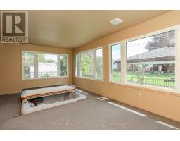 32 APPLEWOOD CRESCENT - 12