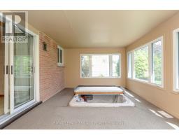 32 APPLEWOOD CRESCENT - 13