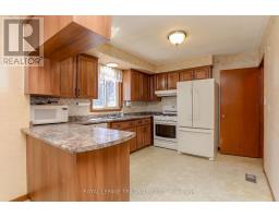 32 APPLEWOOD CRESCENT - 17
