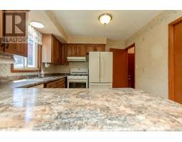 32 APPLEWOOD CRESCENT - 18