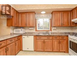 32 APPLEWOOD CRESCENT - 19