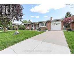 32 APPLEWOOD CRESCENT - 2