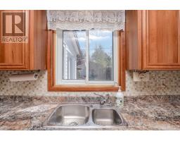 32 APPLEWOOD CRESCENT - 21