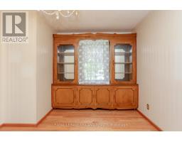 32 APPLEWOOD CRESCENT - 23