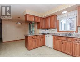32 APPLEWOOD CRESCENT - 25
