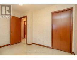 32 APPLEWOOD CRESCENT - 29