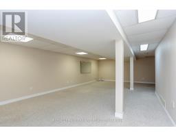 32 APPLEWOOD CRESCENT - 33