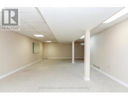 32 APPLEWOOD CRESCENT - 34