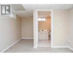 32 APPLEWOOD CRESCENT - 35