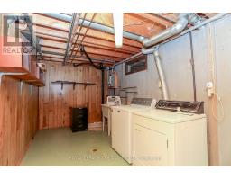 32 APPLEWOOD CRESCENT - 37