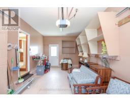 32 APPLEWOOD CRESCENT - 40