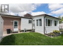 32 APPLEWOOD CRESCENT - 42