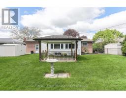 32 APPLEWOOD CRESCENT - 44