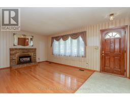 32 APPLEWOOD CRESCENT - 6