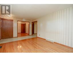 32 APPLEWOOD CRESCENT - 7