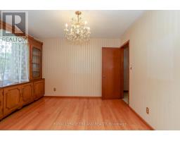 32 APPLEWOOD CRESCENT - 8
