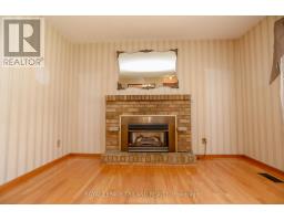 32 APPLEWOOD CRESCENT - 9
