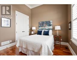 37 BARON CRESCENT - 24
