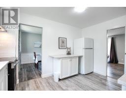 35 ROLLSCOURT GARDENS - 12