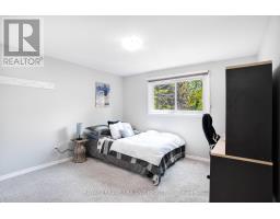 35 ROLLSCOURT GARDENS - 15