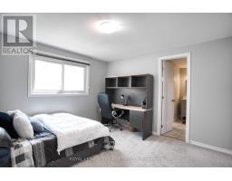35 ROLLSCOURT GARDENS - 16