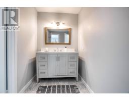 35 ROLLSCOURT GARDENS - 17