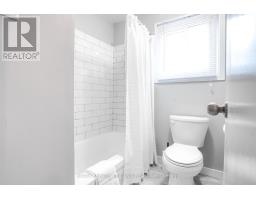 35 ROLLSCOURT GARDENS - 18