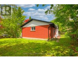 35 ROLLSCOURT GARDENS - 2