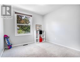 35 ROLLSCOURT GARDENS - 20