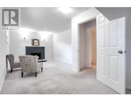 35 ROLLSCOURT GARDENS - 22