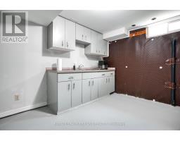 35 ROLLSCOURT GARDENS - 24