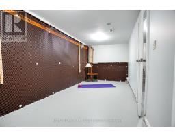 35 ROLLSCOURT GARDENS - 25