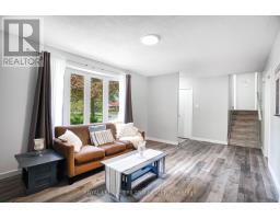 35 ROLLSCOURT GARDENS - 8