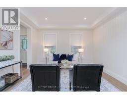 964 DUFFERIN AVENUE - 12