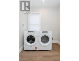 964 DUFFERIN AVENUE - 24