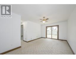 20 HERITAGE COURT - 12