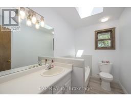20 HERITAGE COURT - 16