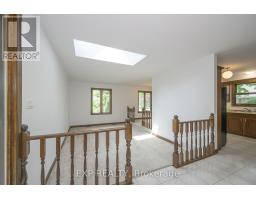 20 HERITAGE COURT - 3