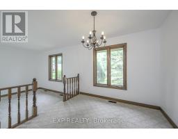 20 HERITAGE COURT - 6