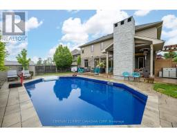 886 FOXCREEK ROAD - 31