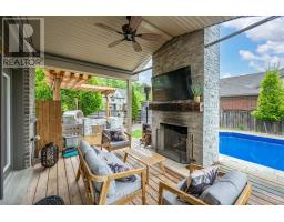 886 FOXCREEK ROAD - 32