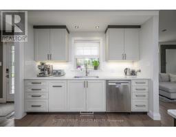 220 COMMISSIONERS ROAD E - 6