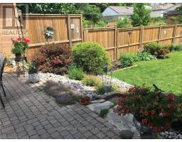 841 DUFFERIN AVENUE - 44